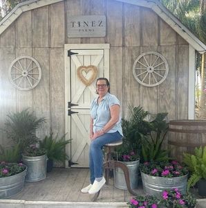 Meet your Posher, Flora